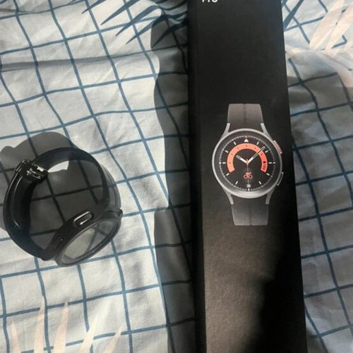 Samsung Galaxy Watch5 Pro 45mm Black Titanium like new with box