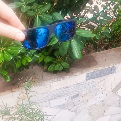 Sunglasses like new, black and blue lenses, no brand