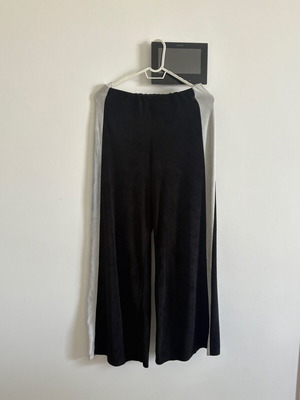 Velvet black women's tracksuit used, size Medium, made in Greece