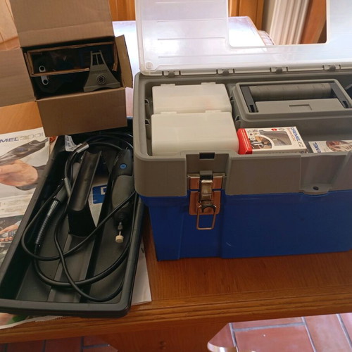 Dremel 3000 multitool like new with case and many accessories