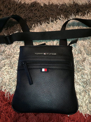 Tommy Hilfiger black crossbody bag like new