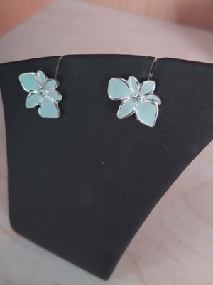 Earrings with enamel flower design turquoise, like new