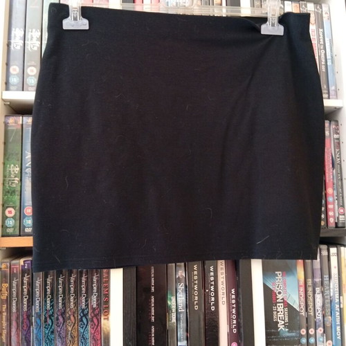 Janina μίνι ελαστική φούστα size XL με κεντητό σχέδιο σαν καινούργιο, μαύρη πολύχρωμη