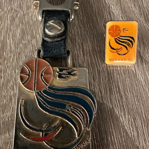 Keychain and pin Hellas 1995 FIBA World Champions used