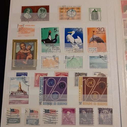 Worldwide stamp collection in A5 album like new, 8 pages