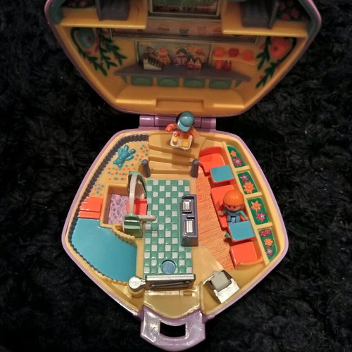 Vintage Bluebird toy Polly Pocket 1992 like new, restaurant