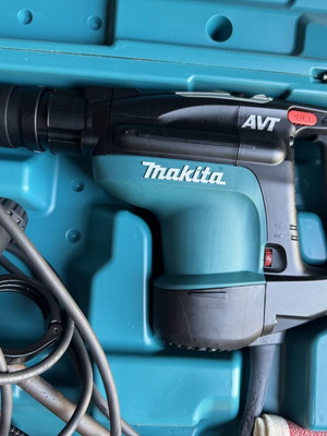 Makita rotary hammer drill 1510W with SDS MAX1213C