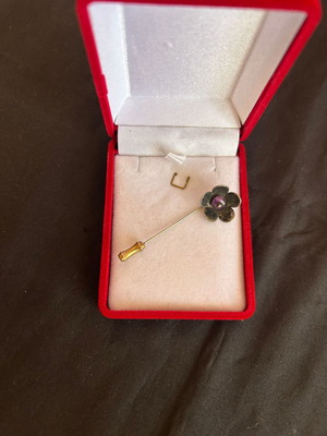 Vintage silver brooch used with flower design