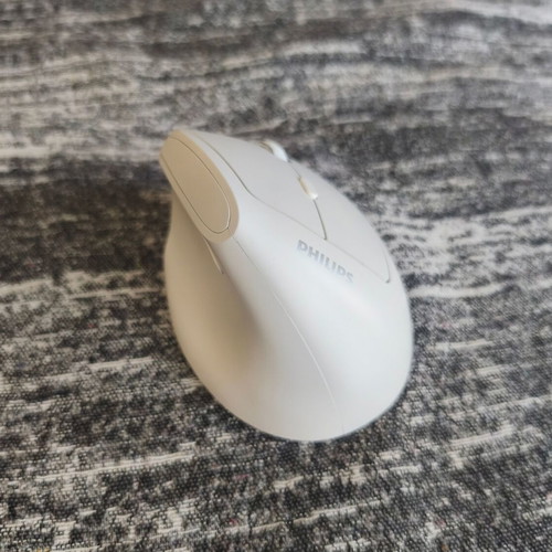 Ergonomic wireless mouse new with adapter for PC