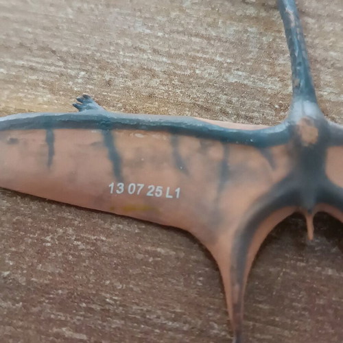 Quetzalcoatlus flying dinosaur figure like new, 8x11cm