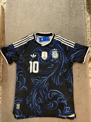 Φανέλα εκτός έδρας Argentina World Cup Messi 10 Adidas μεγάλο σαν καινούργιο