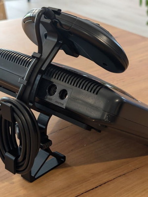 3D Printed Βάση Κονσόλας και Χειριστηρίου με Cable Management για Sega Genesis 2 - Megadrive 2 καινούργιο
