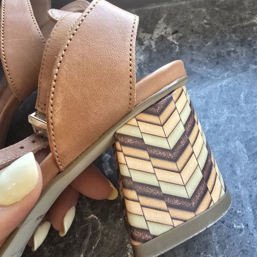 Devina leather sandals size 38 used, brown with low heel