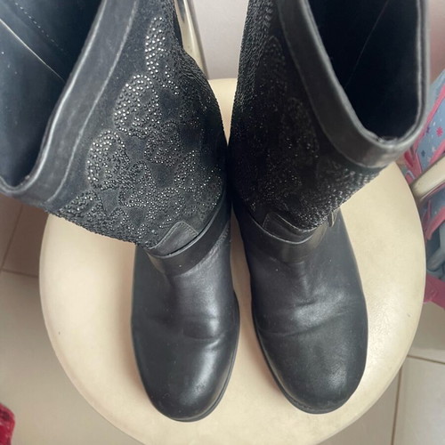 Ioannis leather boots used, size 39, black with rhinestones