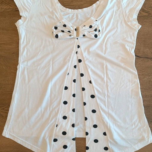 White blouse with open back and polka dot details Vergi one size like new