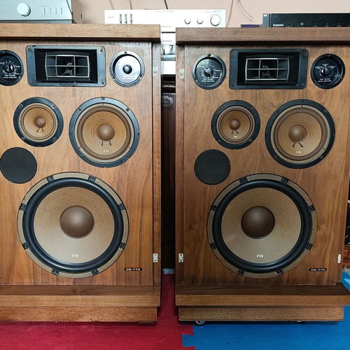 Pioneer CS-770 Floor Speakers like new, vintage hi-fi 4-way system