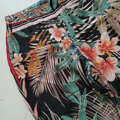 Floral pants Zara new, colorful crop design, size M