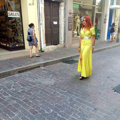 Yellow maxi dress with buttons and belt like new