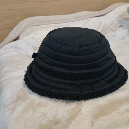 Ugg reversible bucket hat women’s size L/Xl new black