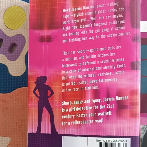 Mystery book set like new, pack of 4, English