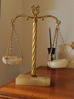 Decorative scale made of bronze and onyx used