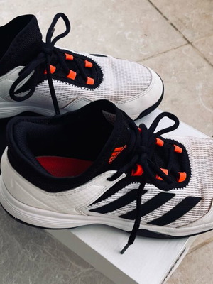 Παπούτσια τένις Adidas Adizero Ubersonic Νο 38 2/3 μεταχειρισμένα, άσπρα