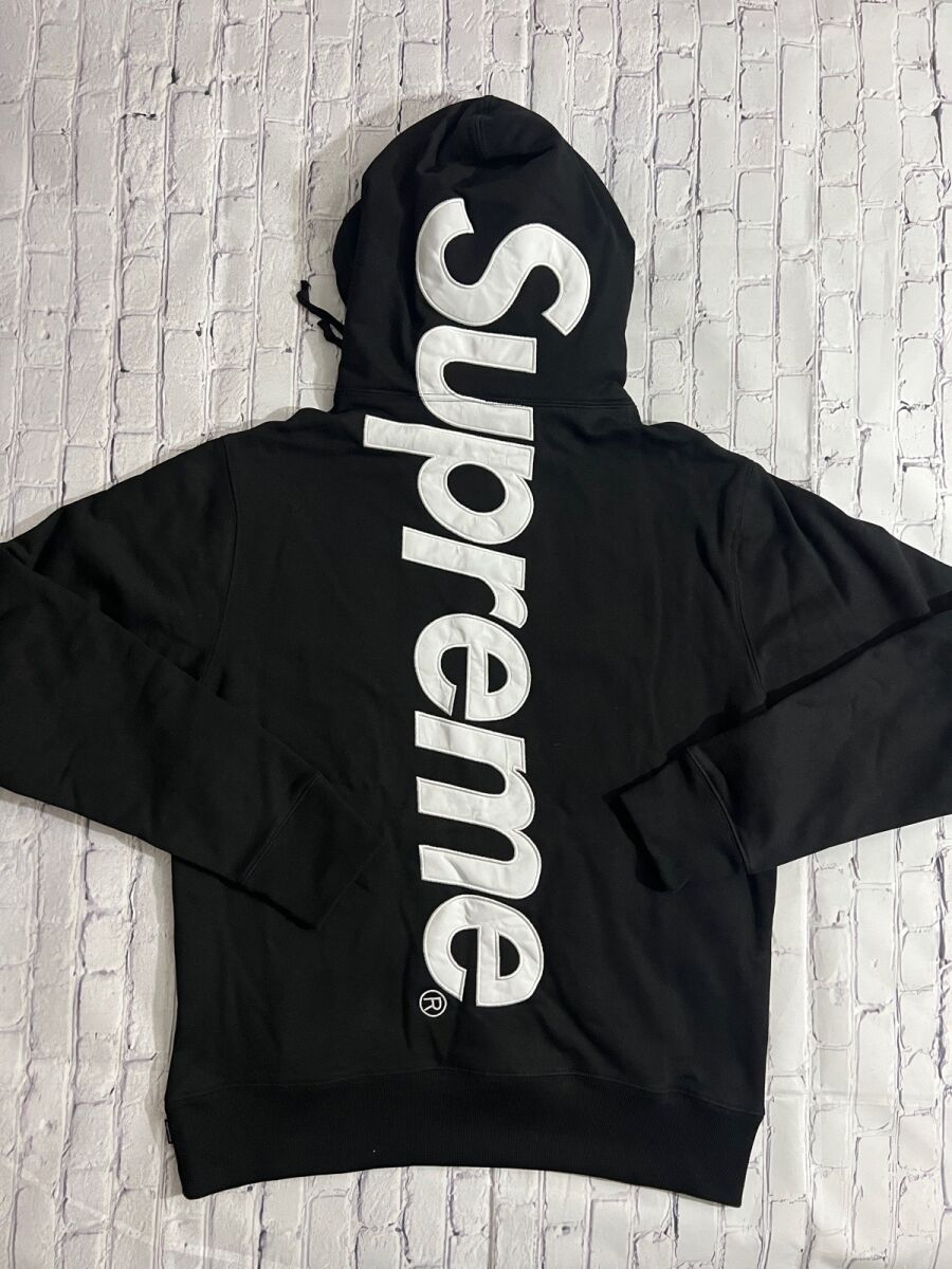 Supreme Satin Applique Hoodie new, sizes… - € 65,00 - Vendora.cy