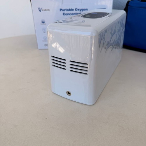 Portable Oxygen Concentrator 3L Continuous Flow new with battery