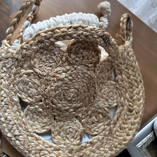 Straw shoulder bag Mango like new with shell details