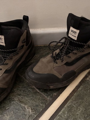 Vans UltraRange EXO Hi MTE-2 Dark Olive Size 45 Like New Hiking Boots