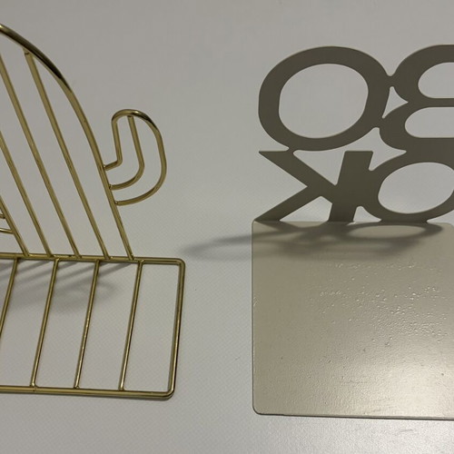Bookends metal set like new for organized shelves