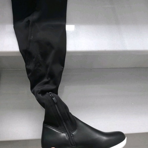 Women's knee-high boot new, black, size 38