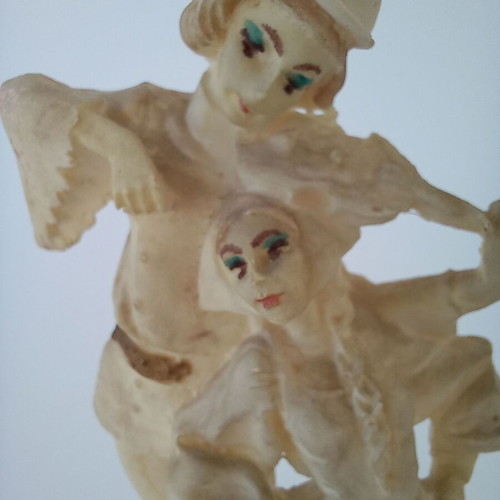 Vintage couple figurine like new resin with wooden base