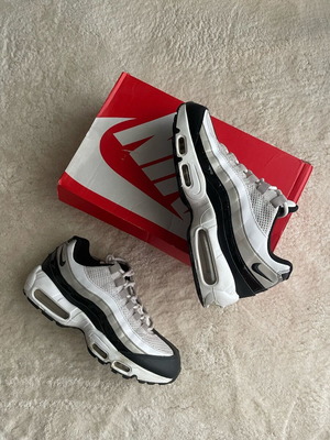 Nike Air Max 95 sneakers size 42 like new, black and white