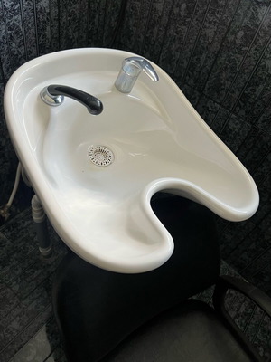 Hair washing basin like new with phone