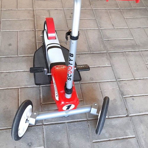 ScootyB Kids Scooter 3 Wheels with Pedals like new