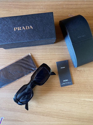 Prada слънчеви очила нови, черни