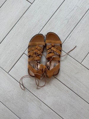 Gladiator Dune sandals size 38 like new, brown suede