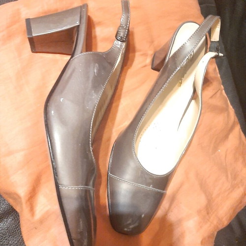 Premiere gray slingback pumps size 40 like new