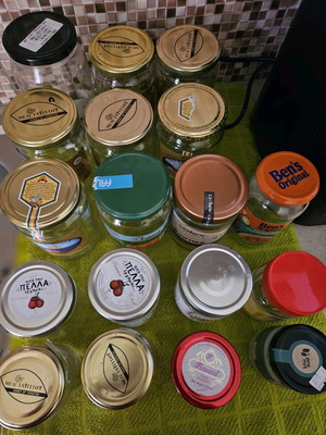 Jars in various sizes like new, set