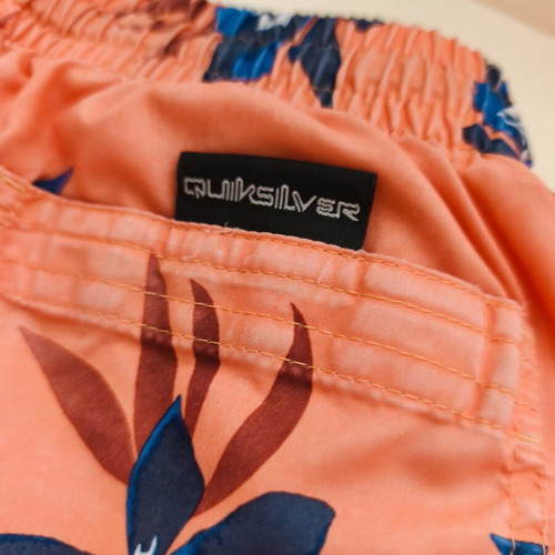Quiksilver swim shorts like new, adjustable drawstrings, quick-dry fabric