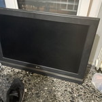 LG 32 inch TV like new missing stand needs decoder