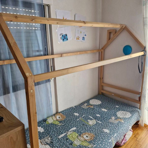 Children's bed house shape like new with mattress 0.90x2.10m