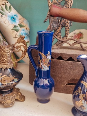 Vintage Japanese porcelain small vase like new, cobalt blue with gold details