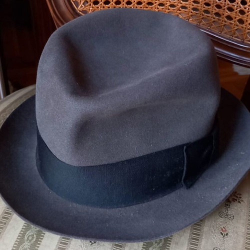 Vintage Burberrys wool hat mint condition, gray and black
