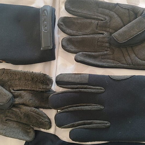 Motorcycle set used with full face helmet, 2 pairs of gloves and 2 neck warmers