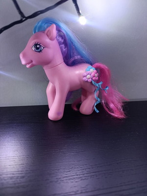 My Little Pony G3 Blushie 2006 figure like new with 3D cutie mark