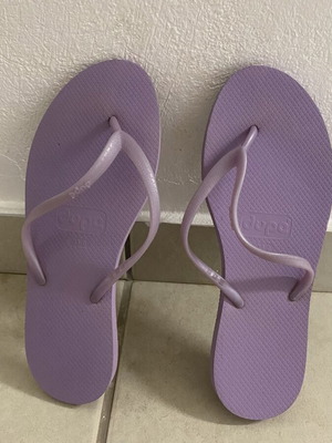 Dupe purple flip flops size 39/40 like new