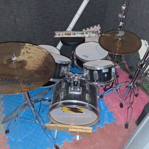 Mini Drums Millenium full set like new with silent cymbals and stool