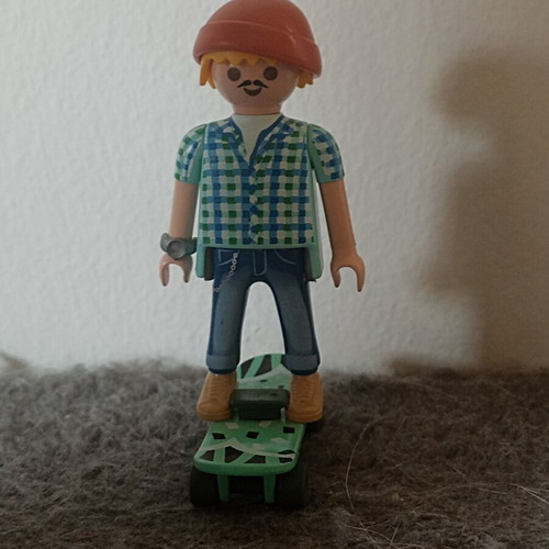 Playmobil figure no20 boys like new, collectible series 20